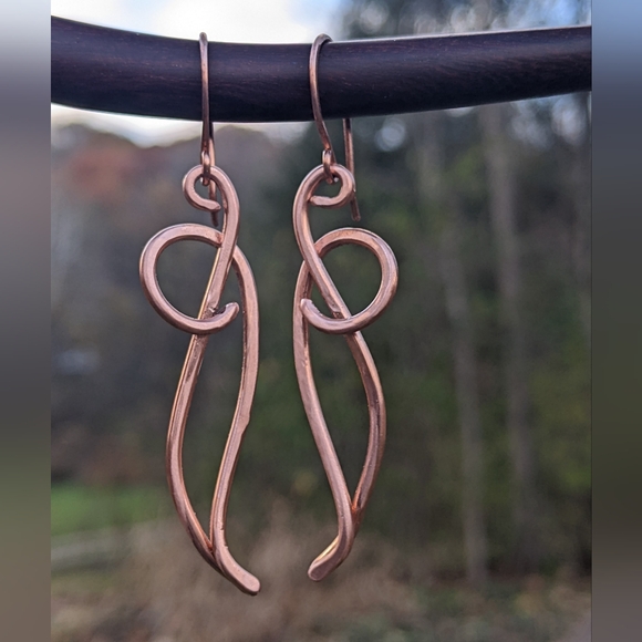Hand Crafted Copper Earrings Artistic Hammered Curves - Picture 15 of 16